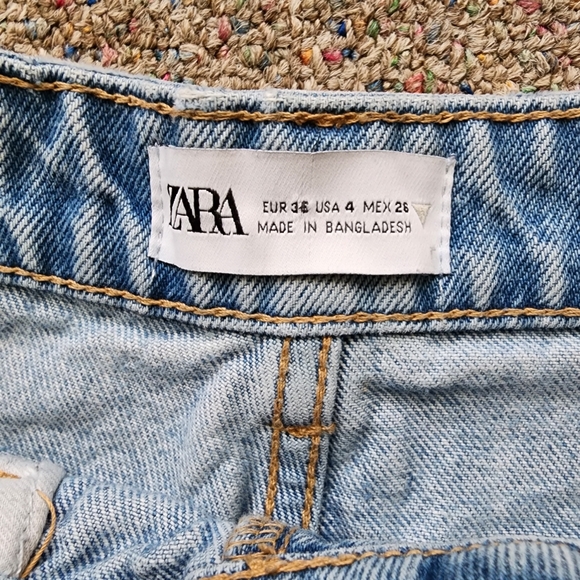 Zara High Rise Cropped Straight Leg Jeans Sz 4 Light Wash Frayed Button Fly - Picture 9 of 10